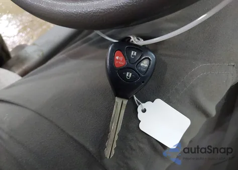 2010 Toyota Camry Le z USA, uszkodzony, nr VIN 4T4BF3EK7AR055897